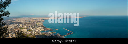 Città di mare e il panorama dalla città di Antalya, Turchia Foto Stock