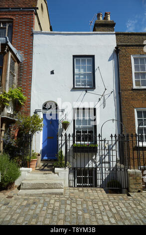 Case in via principale di Upnor superiore, Kent, Regno Unito. Foto Stock