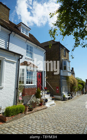 La strada principale di Upnor superiore, Kent, Regno Unito. Foto Stock