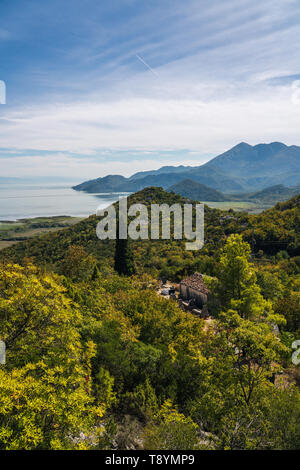 Il Lago di Scutari - chiamato anche il Lago di Scutari, Lago di Shkodër e il Lago di Shkodra - si trova sul confine di Albania e Montenegro ed è il più grande lago del Sud Foto Stock