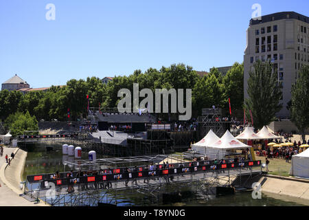 Festival internazionale di sport estremi che avvengono sulle rive del fiume Lez a Montpellier, Francia Foto Stock