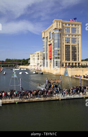 Festival internazionale di sport estremi che avvengono sulle rive del fiume Lez a Montpellier, Francia Foto Stock