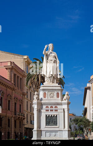 Statua di Eleonora di Arborea, Piazza Eleonora d'Arborea, Oristano, Sardegna, Italia Foto Stock