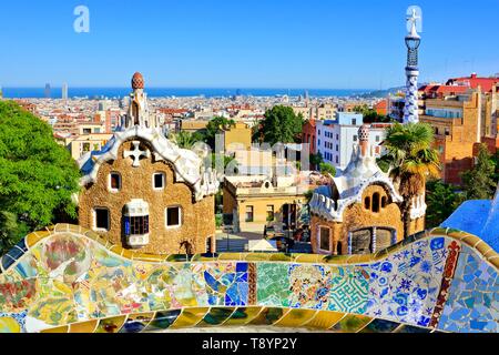 Vista su Antoni Gaudi artistico del Parco Guell di Barcellona, Spagna Foto Stock