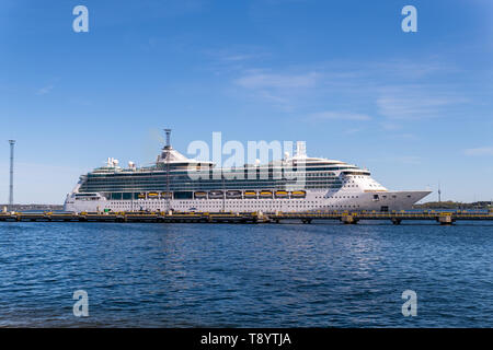 La nave di crociera serenata dei Mari del Royal Caribbean International flotta ancorata a Tallinn Foto Stock