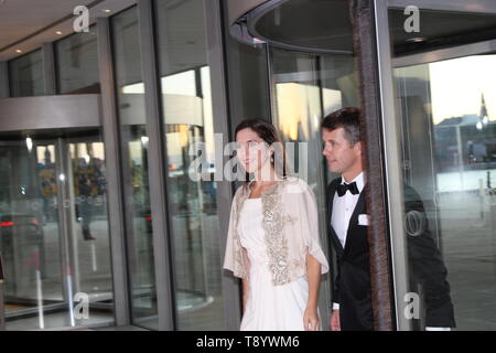 Il principe ereditario Frederik di Danimarca e la Principessa Maria arrivando a indice Award 2011 durante la Copenhagen Design Week. Foto Stock