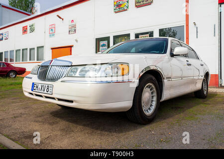 Berlino - Aprile 27, 2019: full-size auto di lusso Lincoln Town Car (di terza generazione) Foto Stock