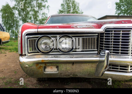 Berlino - Aprile 27, 2019: frammento di full-size station wagon Ford LTD Paese scudiero, 1972 Foto Stock