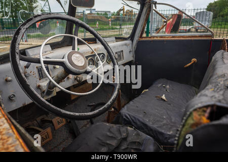 Berlino - Aprile 27, 2019: Shabby interno della Maxim camion dei pompieri. Foto Stock