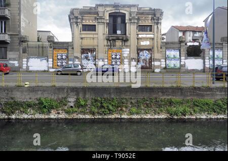 Milano (Italia), il Naviglio Pavese canal, liberty edificio industriale di Molini Certosa