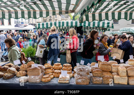 The Frome Independent Sunday Market, Frome Town Center, Somerset, Inghilterra, Regno Unito Foto Stock