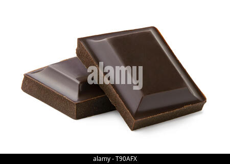Due quadrati di cioccolato fondente isolato su bianco. Foto Stock