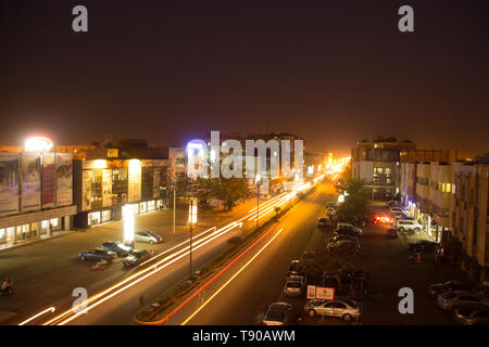 Avenue Kwame N'Krumah de nuit à Ouagadougou au Burkina Faso Foto Stock