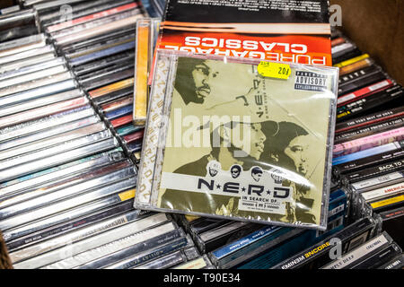 Nadarzyn, Polonia, 11 maggio 2019 N.E.R.D stilizzata come N*E*R*D, nessuno mai veramente muore CD album in cerca di sul display per la vendita, famoso American hip hop Foto Stock