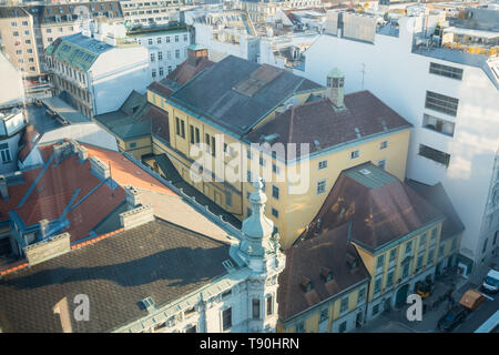 Wien, Blick auf das Theater an der Wien vom Turm der Technischen Universität Foto Stock