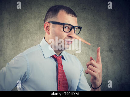 Un bugiardo uomo d affari e consulente finanziario Foto Stock