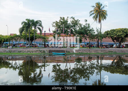 Il vecchio mercato di Phsar chas nella città di Siem Reap nel nord-ovest della Cambogia. Siem Reap, Cambogia, Novembre 2018 Foto Stock