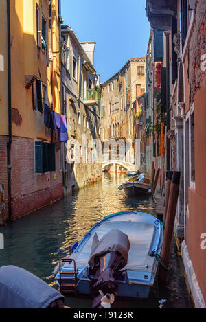 Ponte sul canal Rio della Maddalena a Venezia. Italia Foto Stock