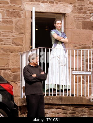 Lanark, Scozia, Regno Unito, 15 maggio 2019, UK Meteo. Sunny scorcher di un giorno a New Lanark World Heritage Centre per locali e turisti. Credito traghetto Gerard/Alamy Live News Foto Stock