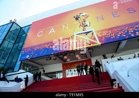 Cannes, Francia. 15 Maggio, 2019. CANNES - 15 Maggio: le scale durante la premiere del ' LES MISÉRABLES ' durante il 2019 Festival di pellicola di Cannes il 15 maggio 2019 presso il Palais des Festivals in Cannes, Francia. (Foto di Lyvans Boolaky/imageSPACE) Credito: Imagespace/Alamy Live News Foto Stock