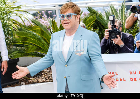 Cannes, Francia. 16 Maggio, 2019. Elton John pone a un photocall per Rocketman giovedì 16 maggio 2019 presso la 72a edizione del Festival de Cannes, Palais des Festivals Cannes. Nella foto: Elton John. Foto di credito: Julie Edwards/Alamy Live News Foto Stock