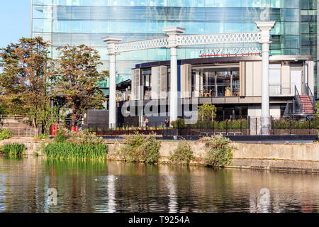 Cappella giù il Gin opere, di un bar e di un ristorante sulle merci in modo da su Regent's Canal a Kings Cross, London, Regno Unito Foto Stock