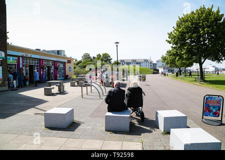 La Promenade cafe a Gravesend nel Kent, accanto al Fiume Tamigi. Foto Stock