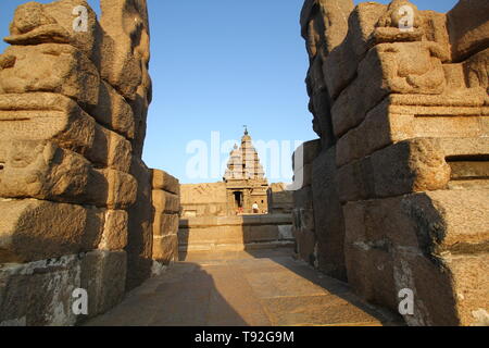 Tempio Shore a mahabalipuram, sito patrimonio mondiale dell'UNESCO, Tamil Nadu, India, Asia Foto Stock