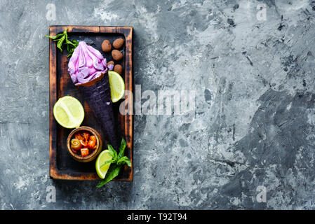 Selezione di sapori gourmet ice cream in colori vibranti Foto Stock