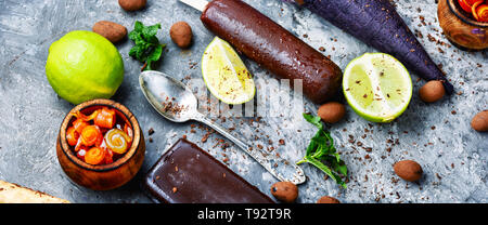 Set di gelato di diversi colori e sapori Foto Stock