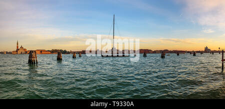 Vista panoramica di San Giorgio Maggiore e la Giudecca isole da fondamenta omaggio a Venezia. Italia Foto Stock