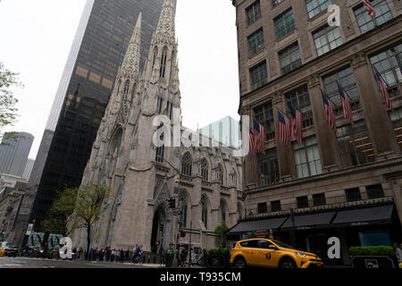 NEW YORK, Stati Uniti d'America - 5 Maggio 2019 - New York le strade di Manhattan sono congestionati con marmellata di traffico Foto Stock