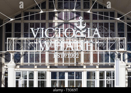 Centro commerciale Victoria Wharf nome all'entrata dell'edificio al V & A Waterfront di Città del Capo in Sud Africa Foto Stock