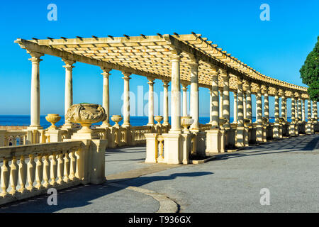 Pergola in Foz do Douro lungomare, la spiaggia di Porto, Portogallo Foto Stock