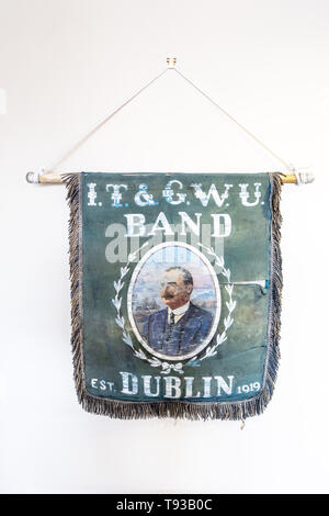 Dublino, Irlanda - 10 March, 2019. Vecchio Irish Transport & Unione generale dei lavoratori Band banner visualizzati nella Liberty Hall. Foto Stock