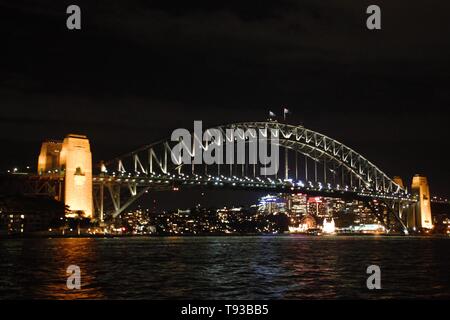 Il Sydney Harbour Bridge di notte Foto Stock