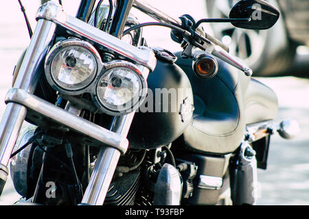 Reims Champagne Francia 15 maggio 2019 Closeup di una Harley Davidson Moto parcheggiata per le strade di Reims nel pomeriggio Foto Stock
