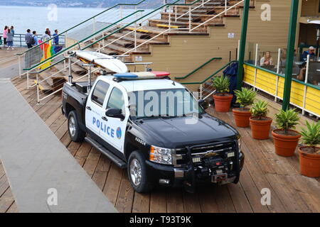 Auto della Polizia sul molo di Santa Monica - Los Angeles, California Foto Stock