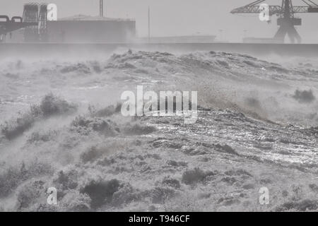 Porto di Leixoes, il nord del Portogallo, sotto la forte tempesta Foto Stock