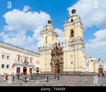 Monasterio de San Francisco (San Francesco monastero) nel centro storico (Centro Historico), Lima, Perù, Sud America Foto Stock