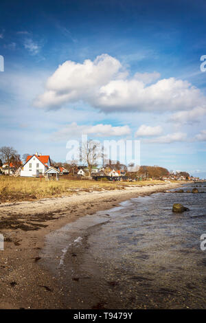 Spiaggia dal villaggio costiero di Humlebaeck, Danimarca. Foto Stock