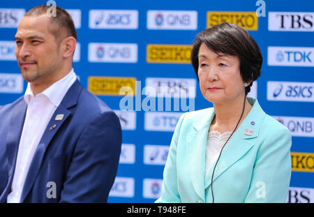 YOKOHAMA, Giappone - 10 Maggio: Sindaco di Yokohama, Fumiko Hayashi, durante la conferenza stampa ufficiale del 2019 mondiali IAAF Campionati di relè al Nissan Stadium il 10 maggio 2019 a Yokohama, Giappone. (Foto di Roger Sedres per la IAAF) Foto Stock