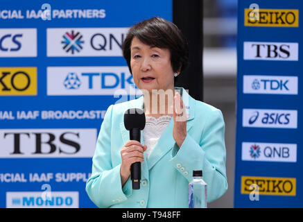 YOKOHAMA, Giappone - 10 Maggio: Sindaco di Yokohama, Fumiko Hayashi, durante la conferenza stampa ufficiale del 2019 mondiali IAAF Campionati di relè al Nissan Stadium il 10 maggio 2019 a Yokohama, Giappone. (Foto di Roger Sedres per la IAAF) Foto Stock