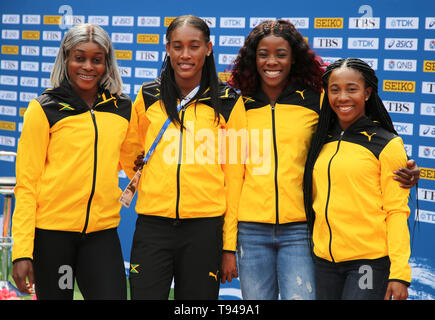 YOKOHAMA, Giappone - 10 Maggio: Giamaica donna 4x200m team (Shelly-Ann Fraser-Pryce, Shericka Jackson, Stephenie Ann McPherson, Elaine Thompson) durante la conferenza stampa ufficiale del 2019 mondiali IAAF Campionati di relè al Nissan Stadium il 10 maggio 2019 a Yokohama, Giappone. (Foto di Roger Sedres per la IAAF) Foto Stock