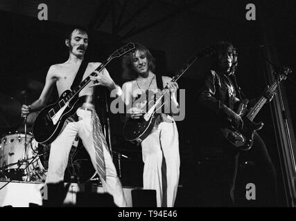 Steve Marriott, Dave 'Clem Clempson' e Greg Ridley di umile Pie eseguire sul palco in Bilzen, Belgio, Agosto 17, 1974. (Foto di Gijsbert Hanekroot) Foto Stock