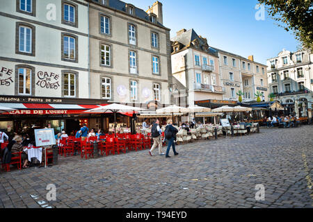 Saint-Malo (Bretagna, a nord-ovest della Francia): "luogo Chateaubriand" quadrato nella storica città interna Foto Stock