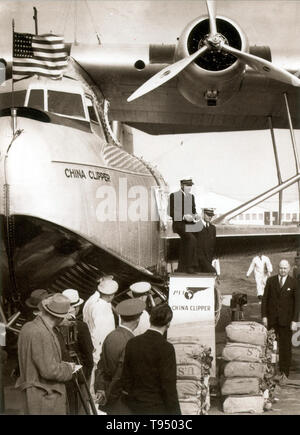 Cina Clipper (NC14716) è stato il primo dei tre Martin M-130 a quattro motori battenti barche costruite per la Pan American Airways ed è stato utilizzato per inaugurare il primo commerciale transpacifico servizio di posta aerea da San Francisco a Manila nel novembre 1935. Costruito con un costo di $417,000 da Glenn L. Martin Company a Baltimora, Maryland, è stato consegnato al Pan Am il 9 ottobre 1935. È stato uno dei più grandi aerei del suo tempo. Foto Stock