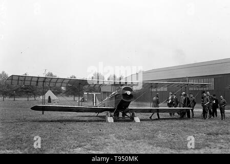 Titolo: "Posta aerea. Inaugurazione del servizio, Polo campo." Il primo NEGLI STATI UNITI programmato La posta di aria servizio ha avuto inizio il 15 maggio 1918, utilizzando sei convertito United States Army Air Service Curtiss JN-4HM 'Jenny' biplani volato da piloti dell'esercito sotto il comando di grandi Ruben H. Flotta e operante su una rotta tra Washington, D.C. (Washington Polo Grounds) e New York City (Belmont Park) con fermata intermedia a Filadelfia (Bustleton campo). Foto Stock
