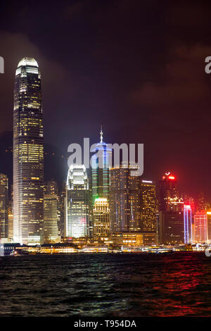 Victoria Harbour di notte, Hong Kong SAR, Cina Foto Stock