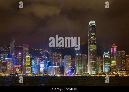 Victoria Harbour di notte, Hong Kong SAR, Cina Foto Stock